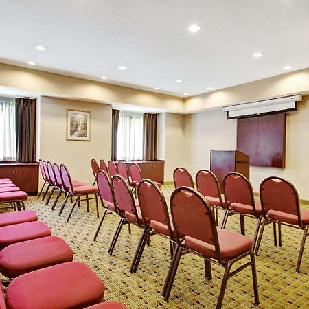 ซูเปอร์ 8 บาย วินด์แฮม ซาน อันโทนิโอ แอร์พอร์ต นอร์ท Hotel ซานอันโตนิโอ ภายนอก รูปภาพ